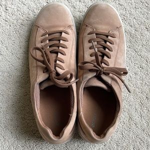 ECCO Women's Chase 2 Tie Hydromax Sneaker in Cashmere Nubuck. 41EU (10)